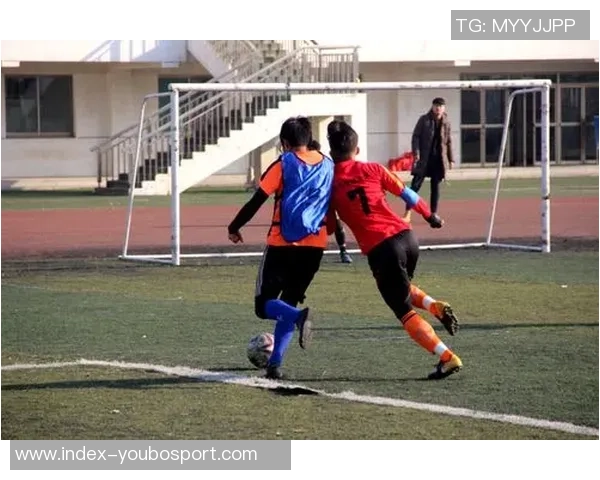 足球床戏的激情碰撞与情感纠葛在绿茵场上的完美演绎 足球床戏的激情碰撞与情感纠葛在绿茵场上的完美演绎